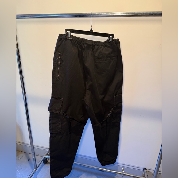 Off-White Black Cargo Pants for Men - Picture 5 of 10